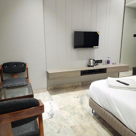 Hotel Statusinn, Ichalkaranji Eksteriør bilde