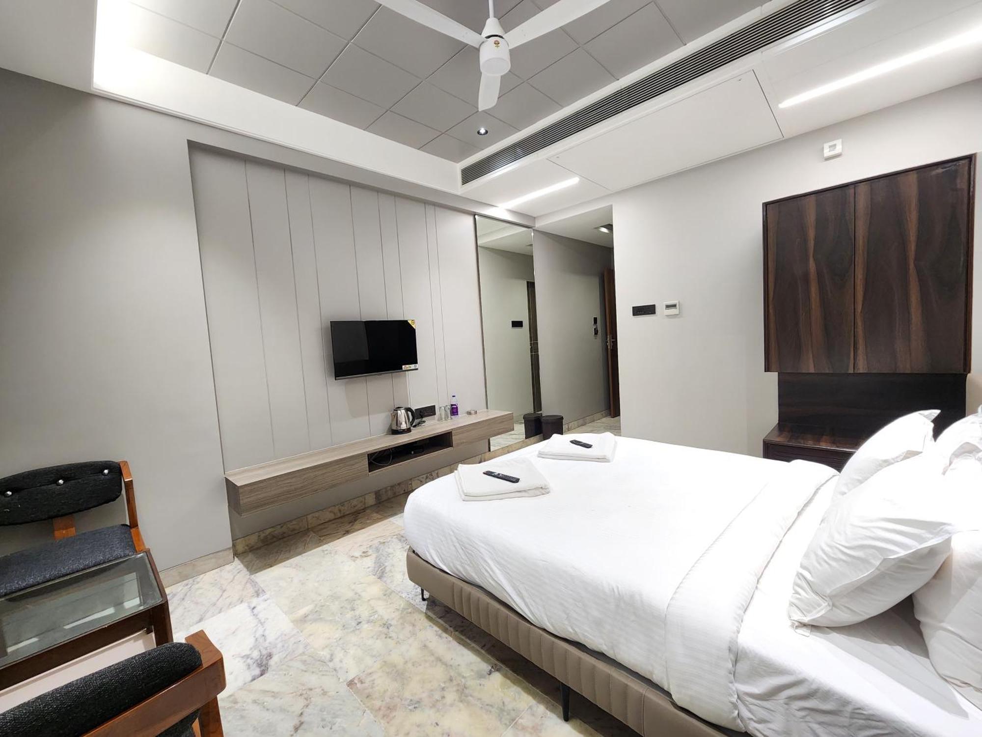 Hotel Statusinn, Ichalkaranji Eksteriør bilde