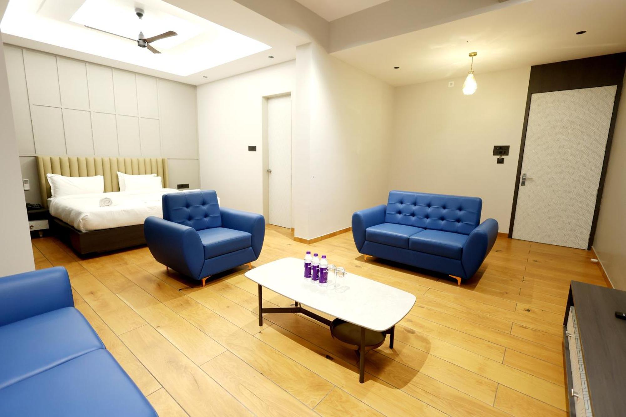 Hotel Statusinn, Ichalkaranji Eksteriør bilde